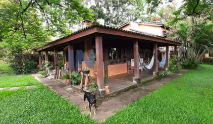 Chácara de luxo à venda em Jundiaí-SP, Jardim Liberdade: 3 quartos, 1 suíte, 2 salas, 3 banheiros, 2 vagas. Área 461m².