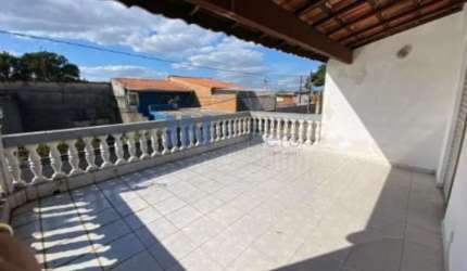Imperdível oportunidade: Casa à venda em Jundiaí-SP, no Conjunto Residencial Iapi, com 3 quartos, 2 salas, 2 banheiros, 2 vagas de garagem e 127m².