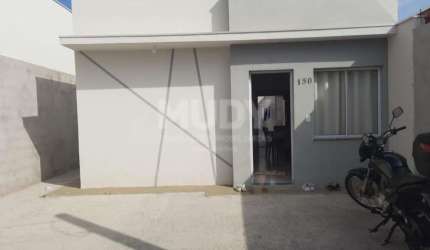 Casa térrea com quintal, 2 Dorms em Indaiatuba/ /SP