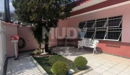 Casa linda á venda no bairro Vila Suíça, localizado na cidade de Indaiatuba SP, em terreno de 300m² com edícula