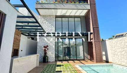 Venha se encantar com esta incrível casa no Condomínio Riviera Del Sol!