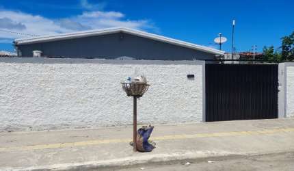 VENDE-SE CASA EM MANGABEIRA