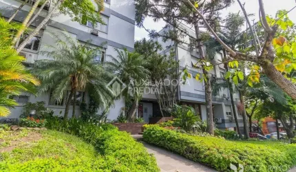 Apartamento Desocupado com Suíte e Garagem Fechada ao Lado da Av. Carlos Gomes!