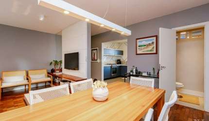 Impecável Apartamento Reformado com 3 Dormitórios e 2 Vagas no Petrópolis!