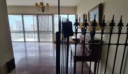 Apartamento ,com 192m², Rua Itacuruçá,  4 quartos, 1 suíte, um por andar e a 70 metros da Estação d