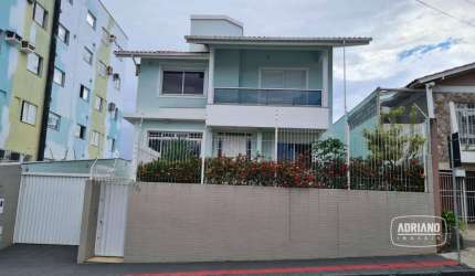Casa com 3 dormitórios, suíte master e Piscina à venda, 243 m² por R$ 2.100.000 - Capoeiras - Florianópolis/SC