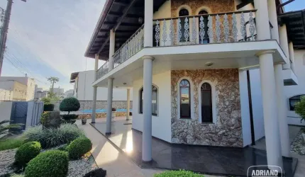 Casa com 4 dormitórios e Piscina à venda, 369 m² por R$ 1.500.000 - Praia Comprida - São José/SC