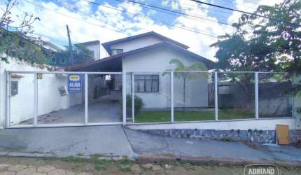 Casa com 3 dormitórios para alugar, 240 m² por R$ 4.845,57/mês - Itaguaçu - Florianópolis/SC