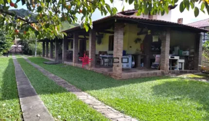 Chácara na beira do Rio Paraíba / Freguesia da Escada / 02 dormitórios / Piscina / 100 m² de construção / 3.000 m² de terreno / Guararema
