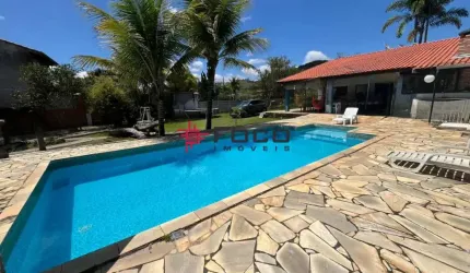 Chácara com fundos para o Rio Paraíba / Mobiliada  / 03 dormitórios com / Piscina / Mini lago de peixes / 120 m² de construção / 2200 m² de terreno / Guararema