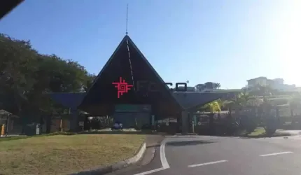 Terreno de 740m² Plano no Condomínio Reserva do Paratehy Sul