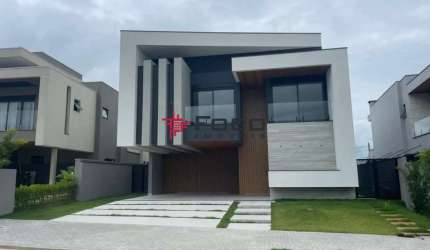 Casa à venda no Condomínio Alphaville com 4 suítes!