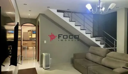Excelente sobrado / Vista Linda / Vila Industrial / 3 dormitórios / Área gourmet /  125m² de terreno / 215m² de construção / São José dos Campos.