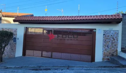 Excelente casa no Jardim Terras de São João / 04 dormitórios sendo 03 suítes / Piscina aquecida / Área gourmet / 408 m² de terreno / 180 m² de área construída / Jacareí