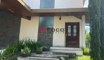 Casa/ Condomínio Mantiqueira/ 04 Dormitórios sendo 02 suítes/252m²/ São José dos Campos
