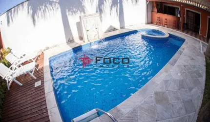 Casa sobrado/Villa Branca/ 03 Dormitórios sendo 01 suíte/250m²/ Jacareí