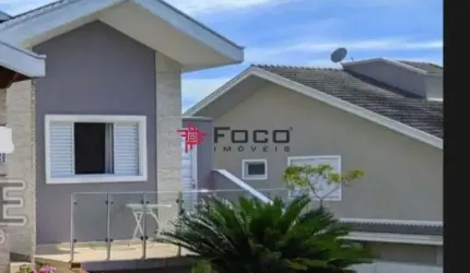 Excelente casa / 03 dormitórios sendo 1 suíte / Piscina / Área Gourmet / Residencial Mantiqueira / 360 m² de terreno / 177 m² de área construída / São José dos Campos.
