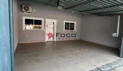 Casa  /  Santa Paula   / 03 Dormitórios / 01 Suíte / 140M²TE / 140M²AC / Jacareí