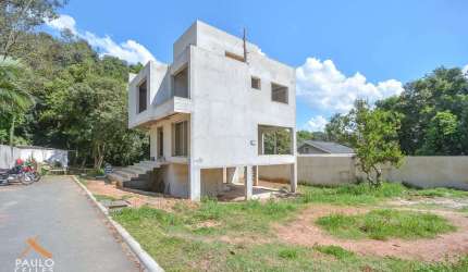 Venda Casa em Cond. 3 suítes Prox. Parque São Lourenço