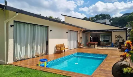 Rua Rio Bonito (Portaria 24h) - Nova, TÉRREA c/ piscina, em rua fechada!