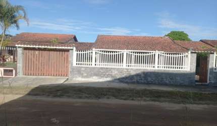 VENDO LINDA CASA EM ARARUAMA