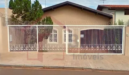 Aluga-se Residência no bairro Primavera em Barretos-SP.