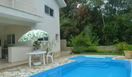 Casa com piscina - Residencial Guaratuba