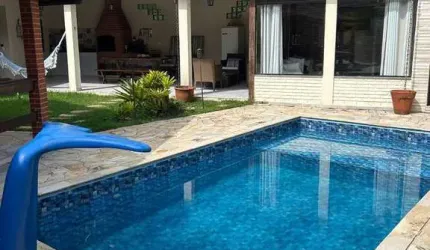 Casa de Condomínio - Piscina e tranquilidade