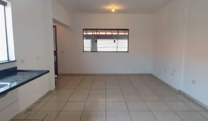 Casa 3 dormitórios, sendo 2 suítes, 4 minutos do Centro