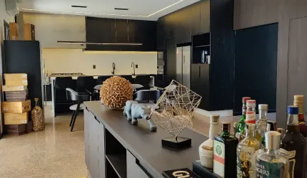 Sauna úmida, cozinha com linha profissional