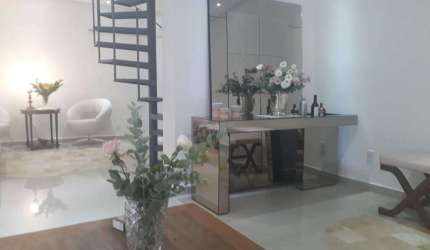 Linda casa reformada de 4 quartos e 2 vagas