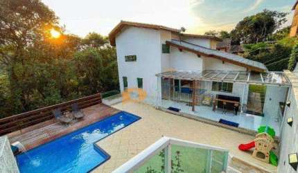 Oportunidade! Linda Casa, Totalmente mobiliada em Condomínio Fechado!