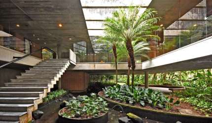CASA COM TERRENO DE 3.100M² NA REGIÃO DA CIDADE JARDIM