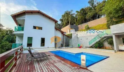 Oportunidade! Linda Casa, Totalmente mobiliada em Condomínio Fechado!