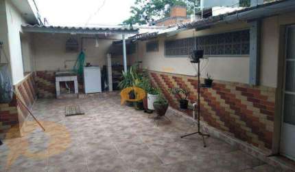 Sobrado com 04 dormitórios e 04 vagas de garagem - Vila Livieiro.