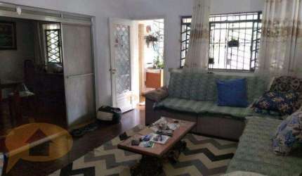 Sobrado com 450 m², 04 dormitórios e 04 vagas de garagem - Vila Livieiro.