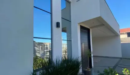Excelente casa alto padrão, averbada na praia de Navegantes SC