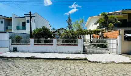 CASA 03 DORMITÓRIOS À VENDA, R$ 618.888,00 BAIRRO GRAVATÁ EM NAVEGANTES