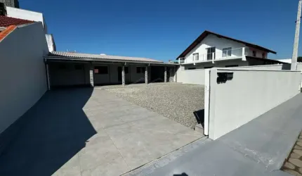 CASA 03 DORMITÓRIOS SENDO 01 SUÍTE, 250M DA PRAIA, R$950.000,00, CENTRO, NAVEGANTES/SC!