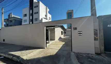 CASA 02 DORMITÓRIOS, COM EDICULA DE 2 DORMITÓRIOS, R$780.000,00, CENTRO, NAVEGANTES/SC!