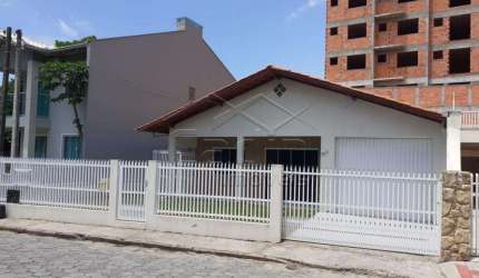 CASA PARA ALUGAR, R$ 2.950,00 NO BAIRRO GRAVATÁ DE NAVEGANTES/SC.