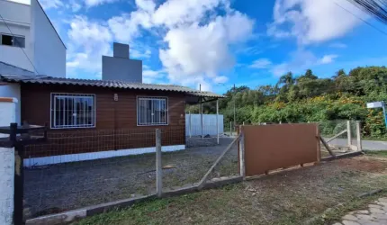 CASA PARA ALUGAR, R$ 2.000,00 BAIRRO GRAVATÁ DE NAVEGANTES/SC.