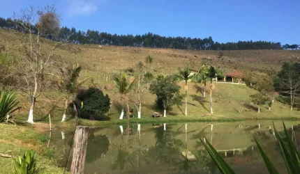 Sítio para Venda em Nazaré Paulista, BAIRRO DO RIBEIRÃO ACIMA, 2 dormitórios, 1 suíte, 1 banheiro, 3 vagas