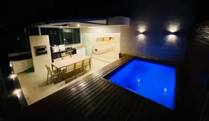 Casa à Venda – Rua Oliveira Botelho | 220m² | 3 Suítes | Piscina | Espaço Gourmet | Rua Fechada