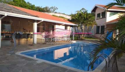 Belíssima casa em condomínio de alto Padrão