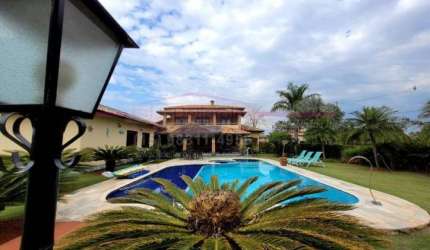 Linda casa de  campo dentro de condomínio
