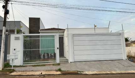Casa no Residencial Interlagos.