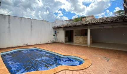 Casa disponível para ALUGUEL comercial no Bairro Odilia