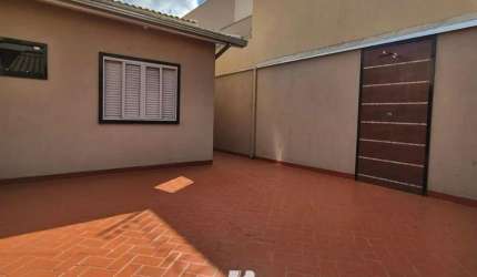 Casa em ótima localização no bairro Interlagos com 270 metros quadrados em lote de 360 metros.
