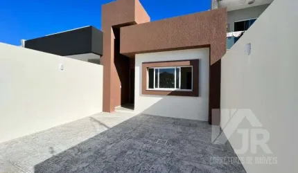 Casa terrea a venda em Camboriú com suíte e amplo espaço de fundos